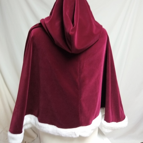 Belle's Winter Cape Beauty and the Beast Animated Movie Disney Classic - Picture 2 of 8